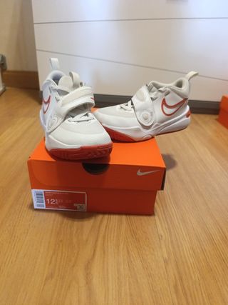 Zapatilla Baloncesto Nike Team Hustle D11 Blanca T