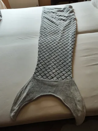 Manta cola de sirena gris