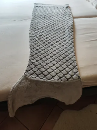 Manta cola de sirena gris