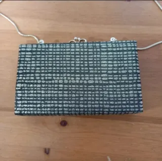 Bolso de fiesta negro y dorado