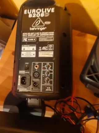 Pareja Altavoces Behringer EUROLIVE B208D