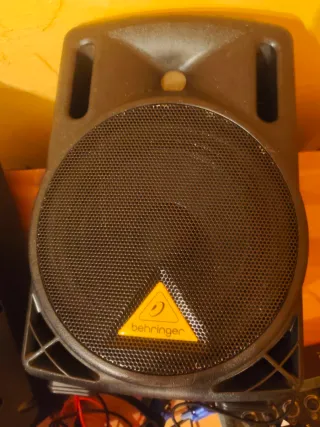 Pareja Altavoces Behringer EUROLIVE B208D