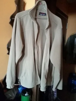 Cazadora de hombre...