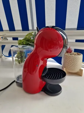 Cafetera Dolce Gusto Roja