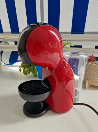 Cafetera Dolce Gusto Roja