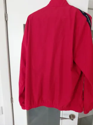 Chaqueta Cortavientos Abercrombie & Fitch. Roja. L