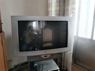 Regalo televisores Philips  y loewe, de tubo