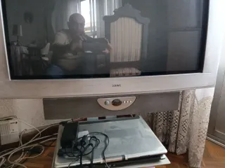 Regalo televisores Philips  y loewe, de tubo