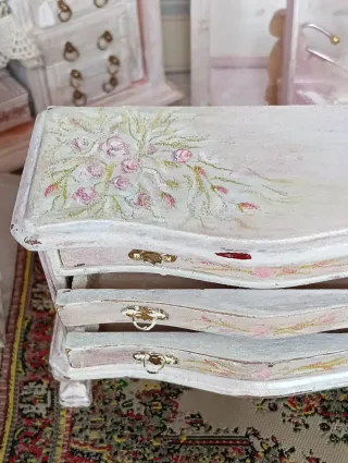 Comò in miniatura shabby chic