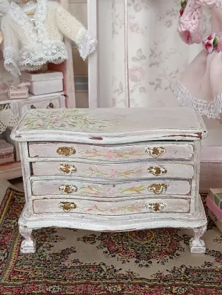 Comò in miniatura shabby chic