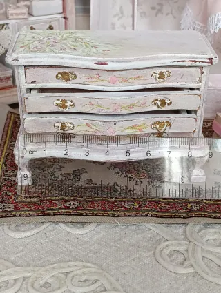 Comò in miniatura shabby chic