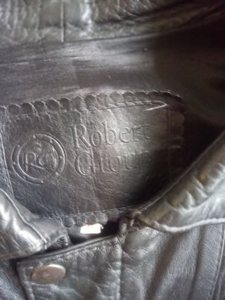 Cazadora de cuero negra