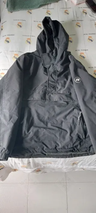 Abrigo Pull&Bear negro