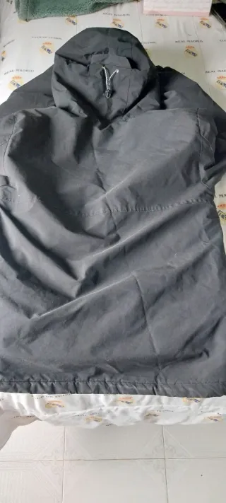 Abrigo Pull&Bear negro