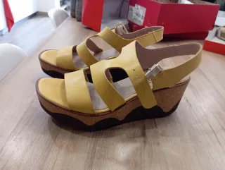 Sandalias cuña amarillas talla 39