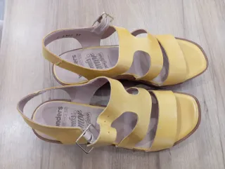 Sandalias cuña amarillas talla 39