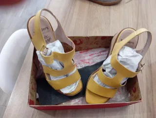 Sandalias cuña amarillas talla 39