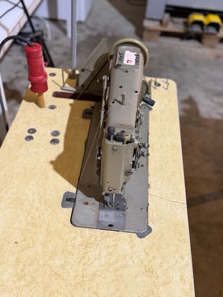 Máquina de coser PFAFF con mesa