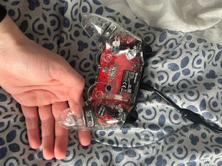 Mando PS4 Transparente Rojo y con cable