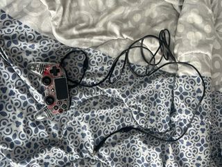 Mando PS4 Transparente Rojo y con cable