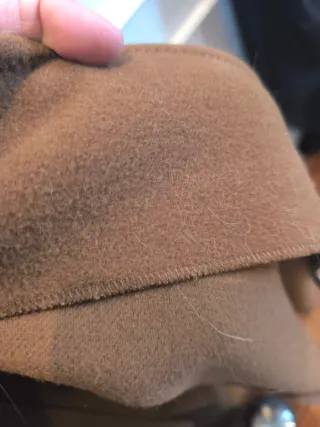 Capa de lana con cuello de pelo