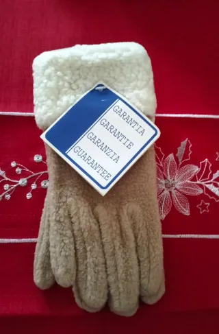 Guantes de mujer beige y blanco