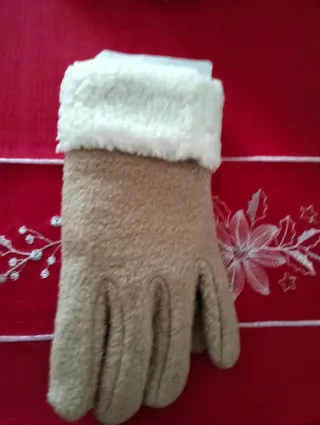 Guantes de mujer beige y blanco