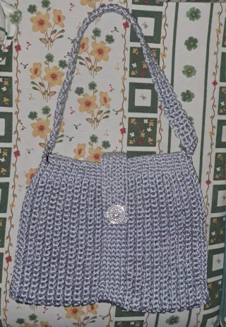 Borsetta elegante argento con bottone gioiello