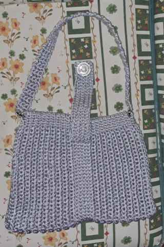 Borsetta elegante argento con bottone gioiello