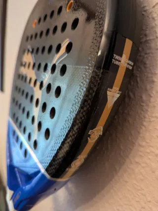 Pala de pádel Puma Nova Pro 2025 Momo.