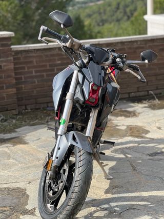 Zontes U125 Negra y Roja