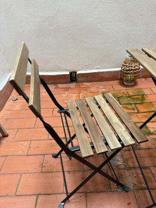 Mesa y 2 sillas plegables terraza