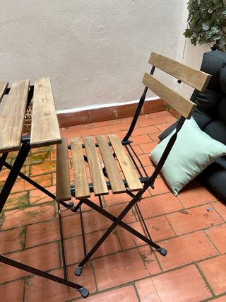Mesa y 2 sillas plegables terraza