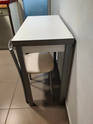Mesa de cocina con 2 taburetes extensible
