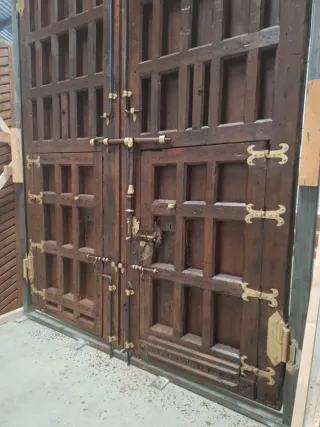 Portón antiguo madera  doble puertas impresionante