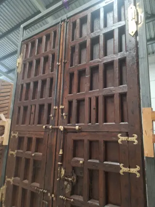 Portón antiguo madera  doble puertas impresionante