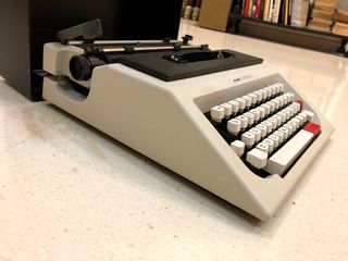 Máquina de escribir Olivetti Lettera 42