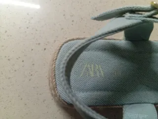 Sandalias cuña denim azul y transparente