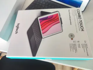 iPad 8ª Gen 128GB Rosa + teclado logitech