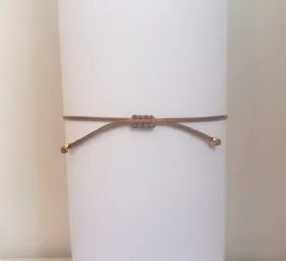 Pulsera macramé con símbolo acero inoxidable