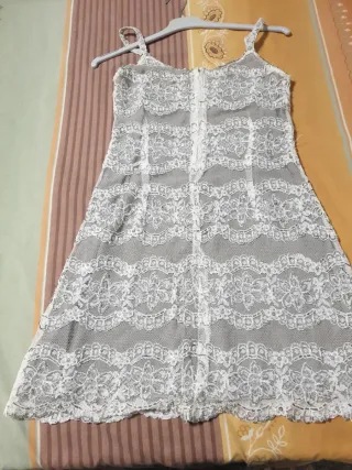 Precioso Vestido fiesta mini encaje con pedrería