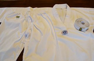 Traje de artes marciales marciales Kwon blanco