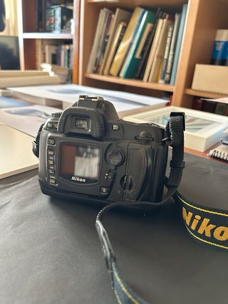Cámara Réflex Nikon D70 + Objetivo