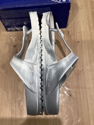 Chanclas Birkenstock Gris y Blanco