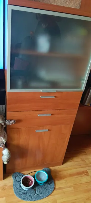 Mueble de comedor madera, color cerezo claro.