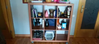 Mueble de comedor madera, color cerezo claro.