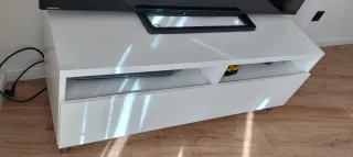 Mesa TV blanca moderna