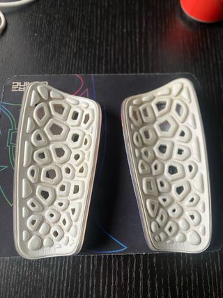 Espinilleras Nike Negras, blancas y azules