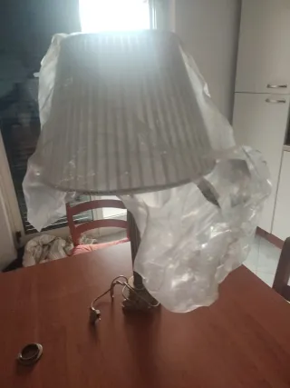 Lume da camera da letto con abatjour in raso