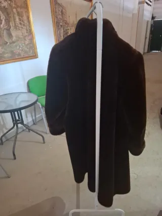 Abrigos de piel marrones